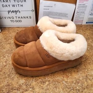 Ugg platform tazzlita slippers size 9